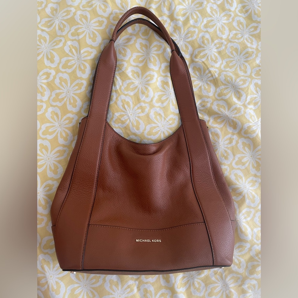 Leather shoulder bag